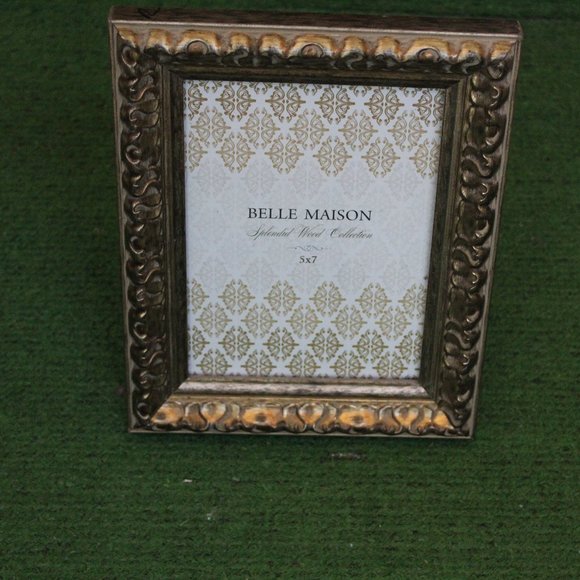 BELLE MAISON photo frame 5 X 7 Brown Bronze Accents Wood Frame Scallop 2013 - Picture 1 of 5